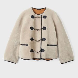TOTEME Sherpa shearling clasp jacket off-white